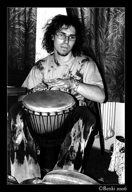 Tluče bubeníček.. :)