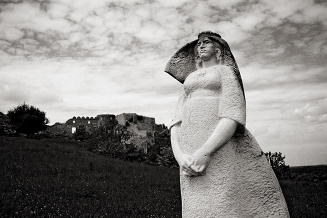 Ostala z nej iba socha...