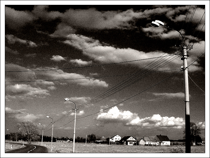 Dráty, lampy, mraky... (1)