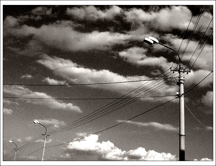 Dráty, lampy, mraky... (2)