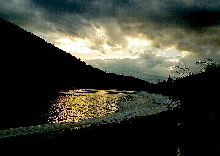 Krajina s PET fľaškou