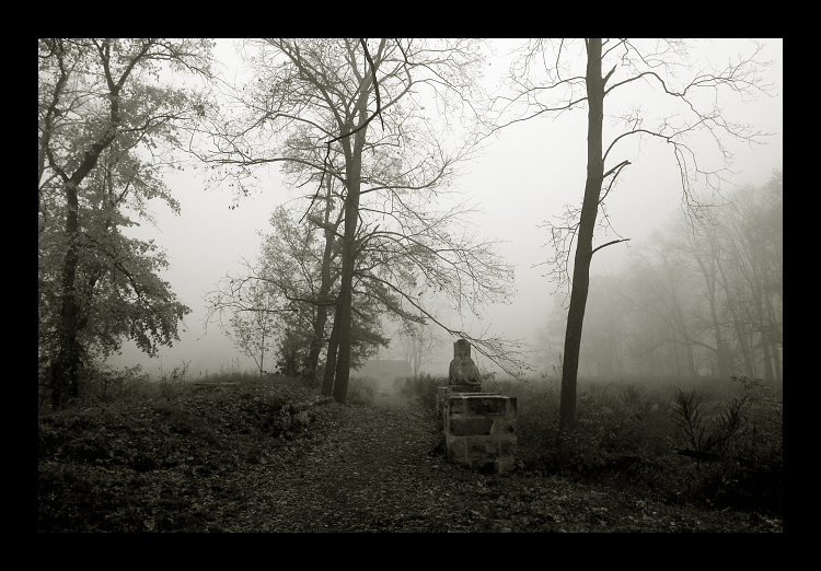 Návraty do veltruského parku XIV. - podzimní u sfingy