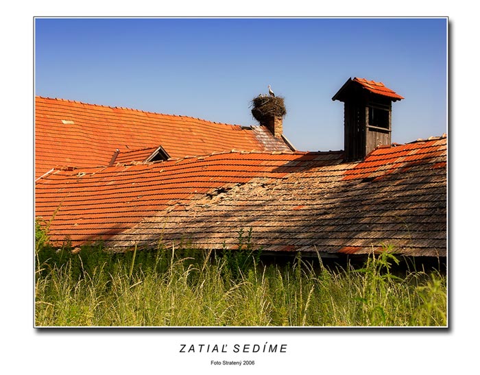Zatiaľ sedíme