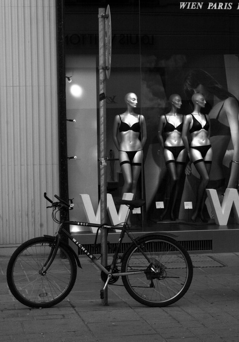 Tři skinhedky v jednom kole