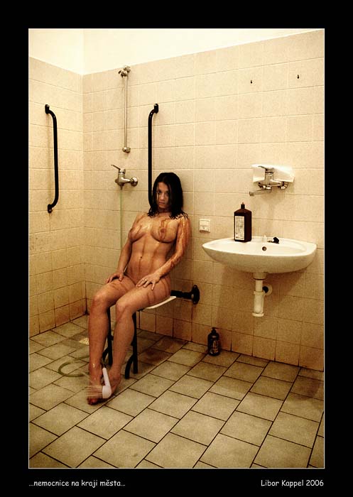 ...nemocnice na kraji města...