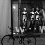 Tři skinhedky v jednom kole