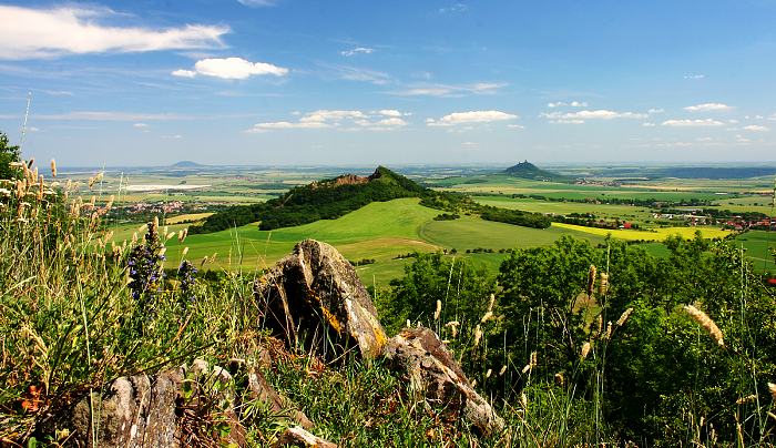 Z Českého středohoří na Hazmburk