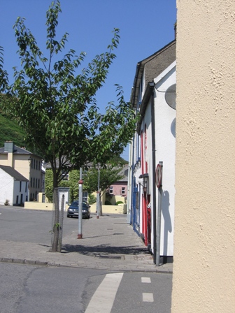 Rovné zdi v Passage Irsko