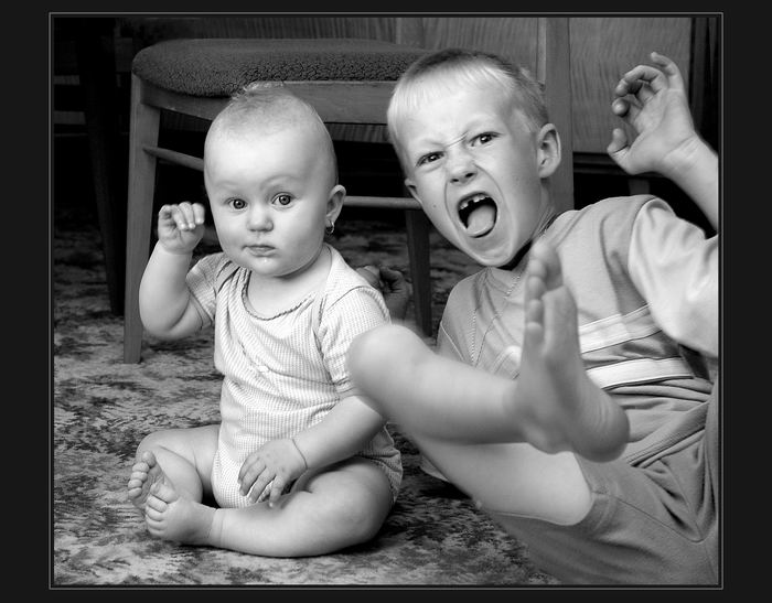 Není ten brácha na hlavu ...?