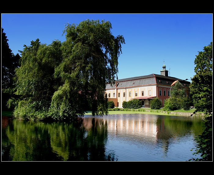 ...zámek v Dubové...