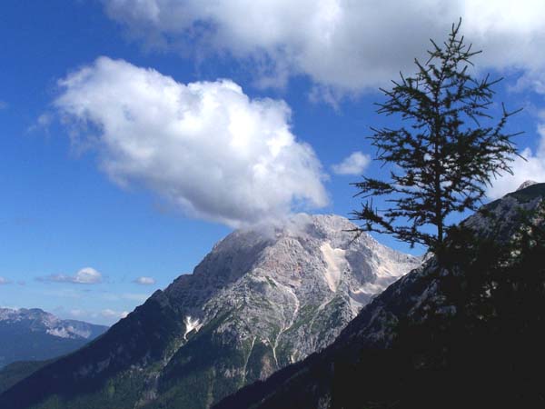 Sopečný kouř? Nebo mrak?