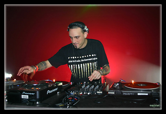 Dj.