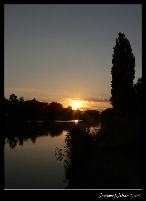 Labe teče na západ