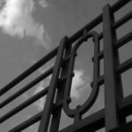 ..zábradlí ve vlnách oblohy a myšlinek...