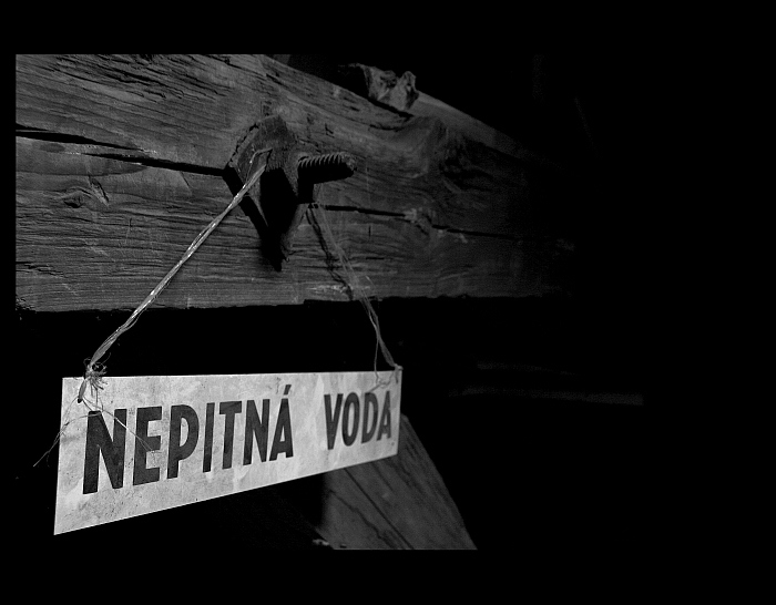 * * nepitná voda * *