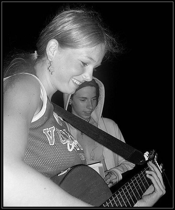 Mesmerizing Busker § Bystander..