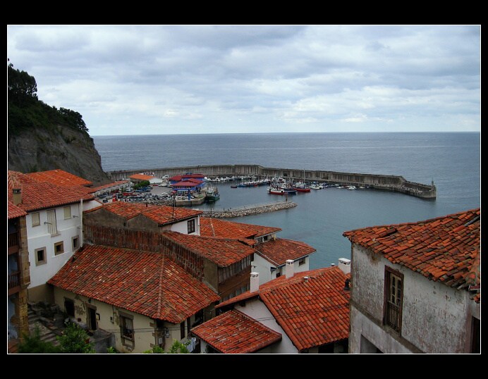 Přístav v Lastres