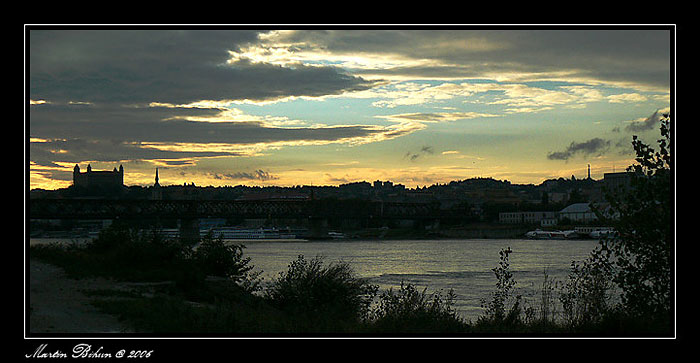 Vecer nad Bratislavou