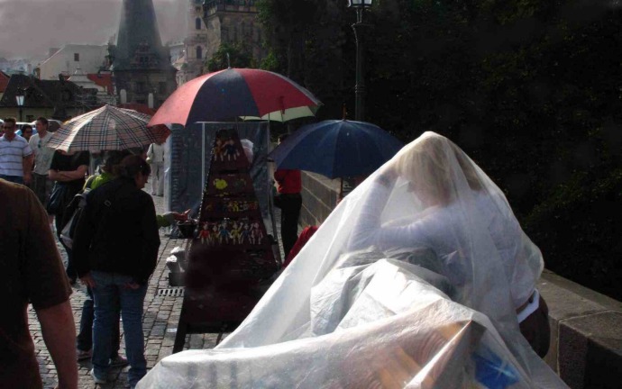 Když na Karlově mostě prší.