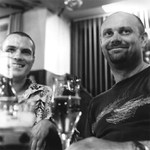 nehejbat se, jednadvacet......