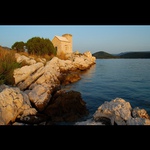 HRVATSKA -06- Opuštěná kaple poblíž městečka Klek