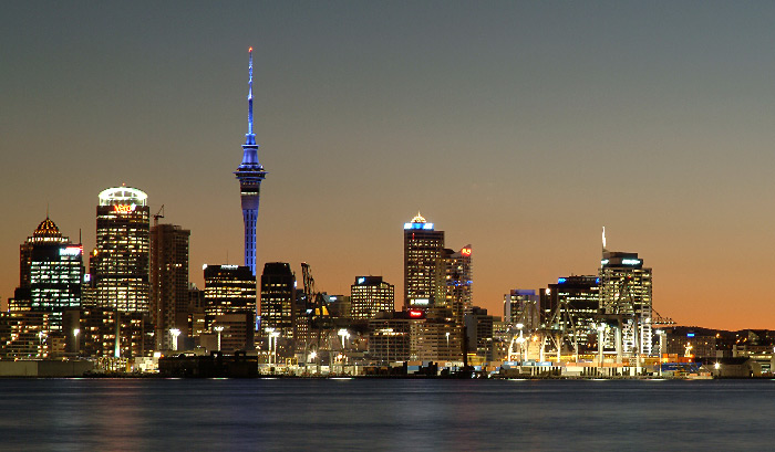-= Auckland by night =-
