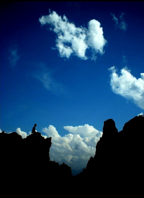 příliš hlučná samota