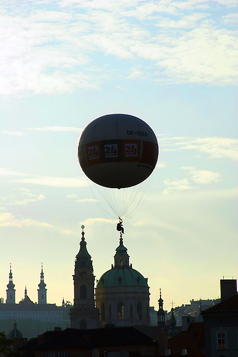 Nepříjemný dopad ...aneb Adéla už večeřela