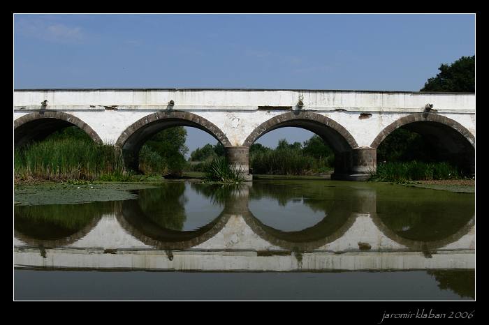 Most v maďarské pusztě