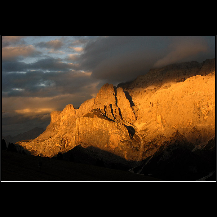 Dolomity v plamenech