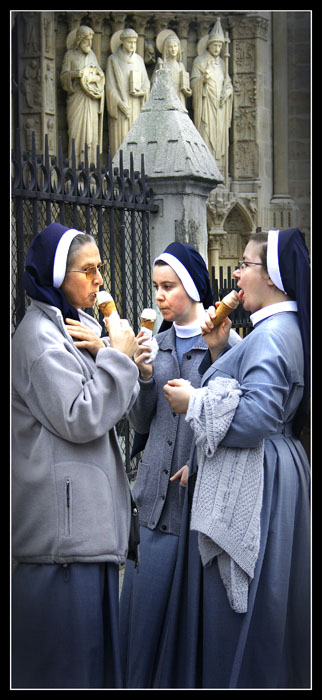 Před mší - Notre Dame, Paříž, podzim 2006