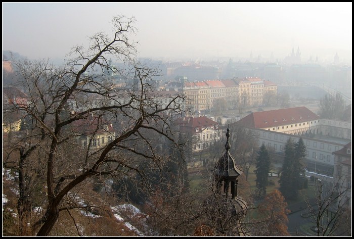 Praha v mlze