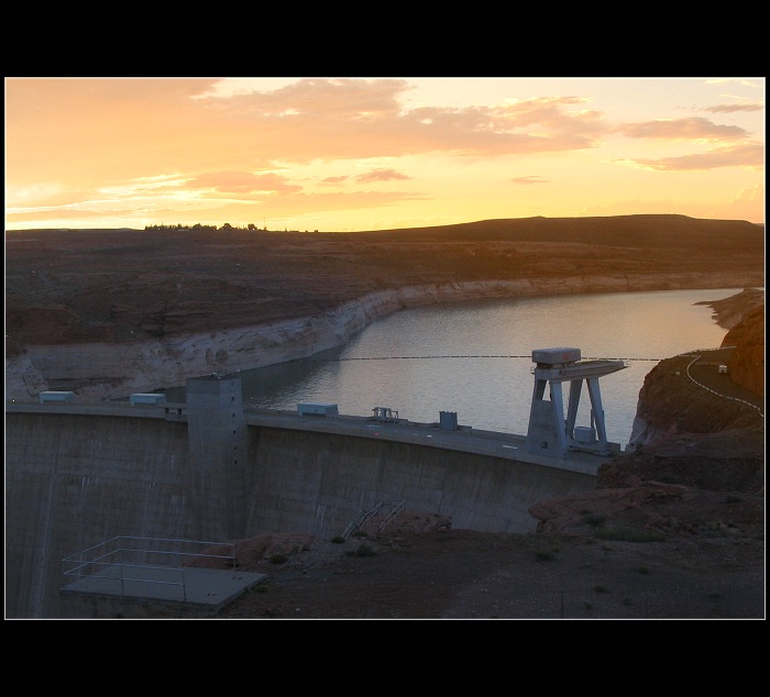 Večer nad priehradou