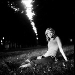 divka s fotoaparatem a kometou ;)