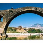 Albánie, Kamenný most v Mesi