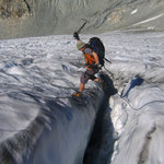 Uz zase skacu pres trhliny.