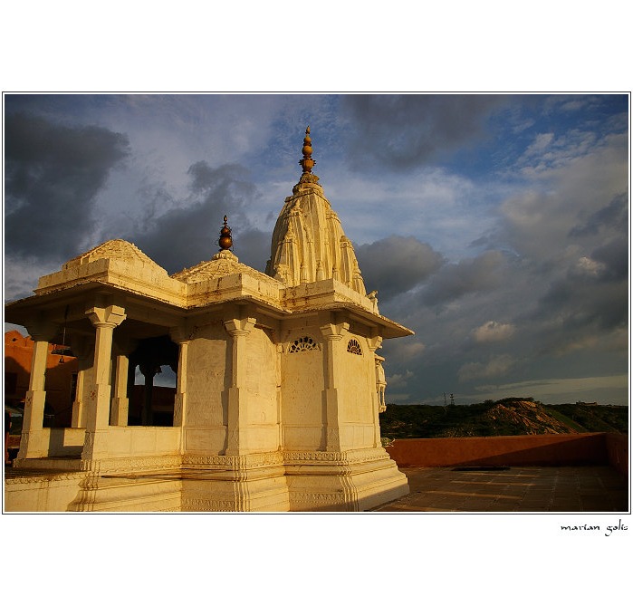 Mraky nad Jaipurem