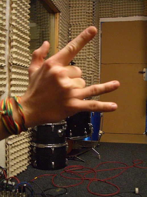 Six\'s not dead!!! :D