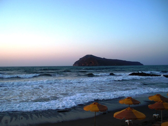 ostrov uprostered mora