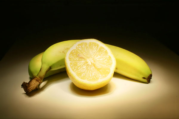 banán a citron ve tmě