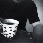 Sloní muž s kávou