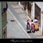 Šly panenky silnicí...