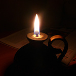 sálající teplo plamene