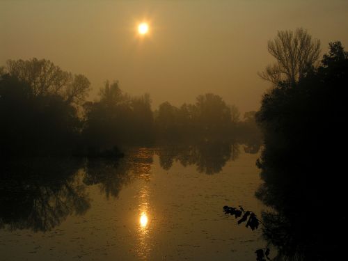 východ slunce nad Labem