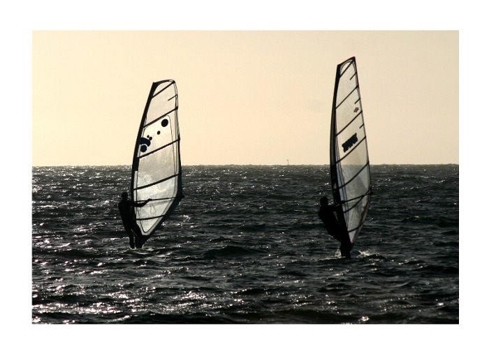 dvojka na windsurfu