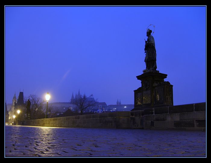 Karlův most na Štědrý den ráno