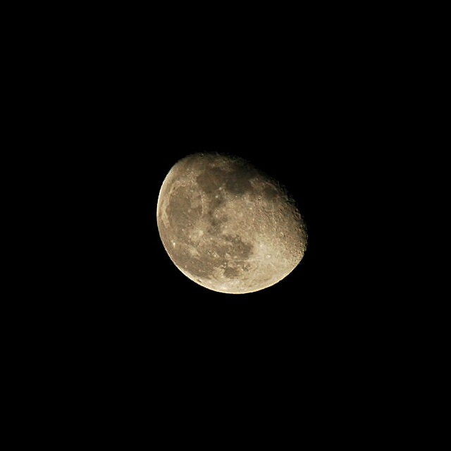 Mesiac, 21:37 SEČ
