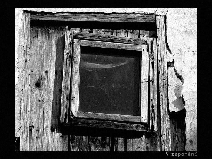 V zapomnění