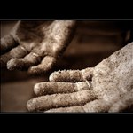 Prachem cest i špínou měst...