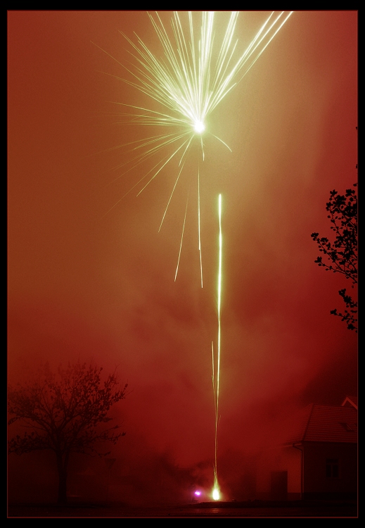 Mlžná abstaktní ohňostrojofka. :-)